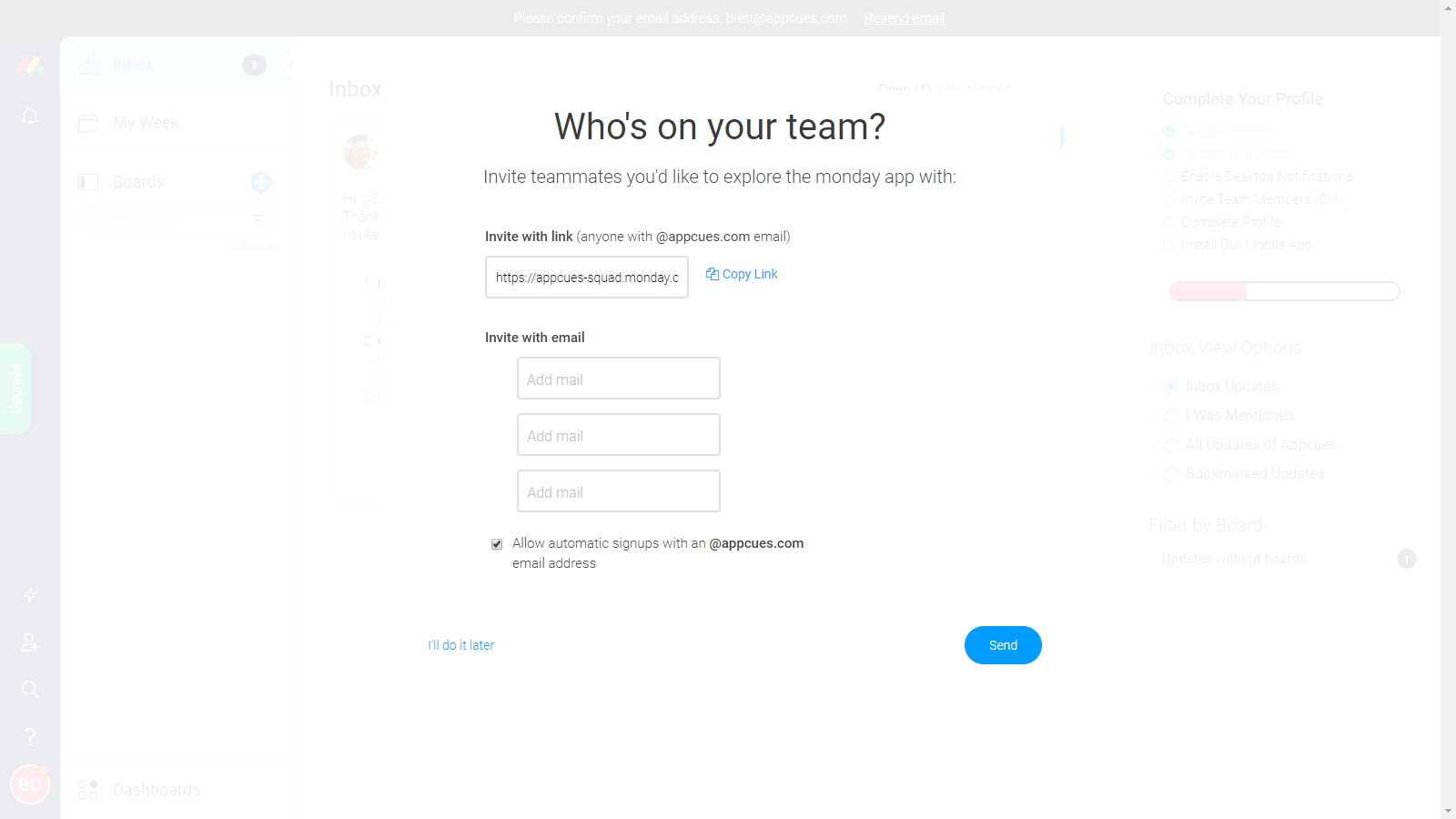 Чтобы пригласить людей, достаточно указать их имейлы