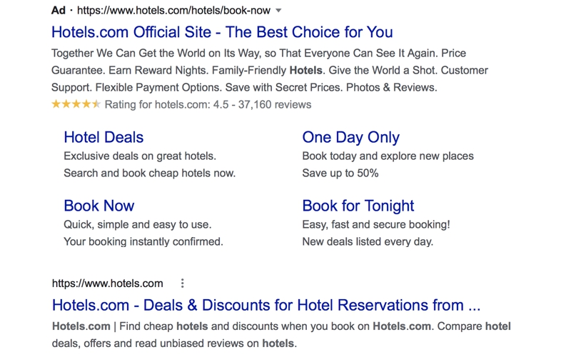 Hotels.com — лидер в двух вариантах выдачи