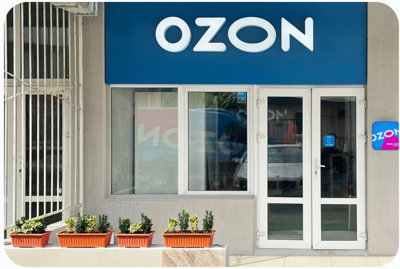 Пример оформления фасада, источник — брендбук Ozon